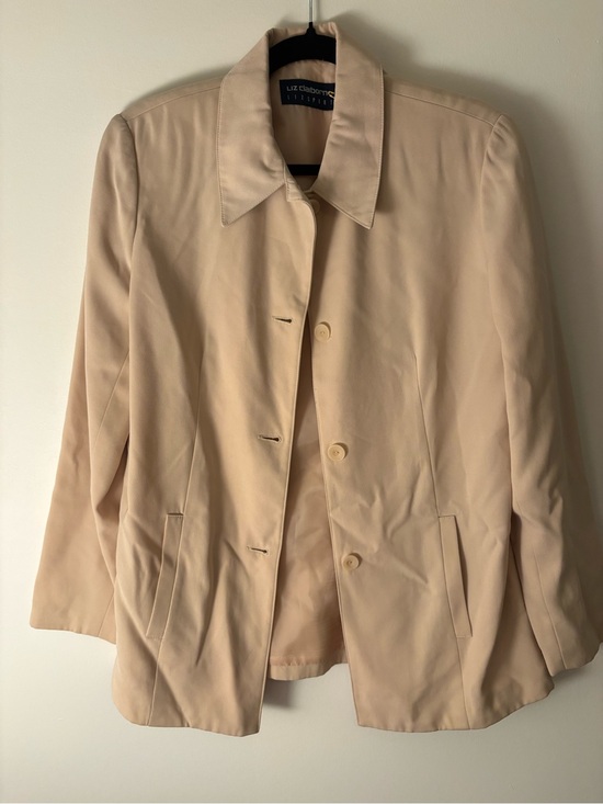 Liz Claiborne Jackets & Blazers - Liz Claiborne Beige Classic Single-Breasted Trench Jacket